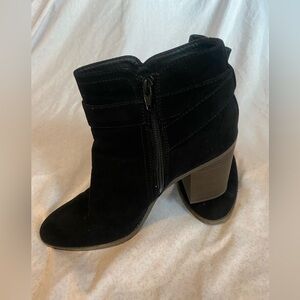 universal threads black booties